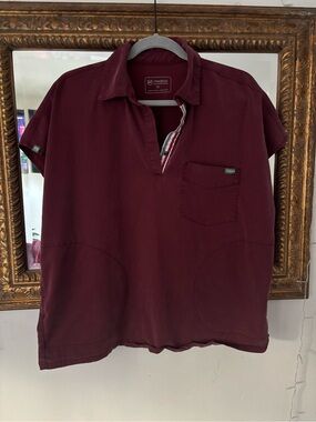 Mediclo Scrubs: Burgundy